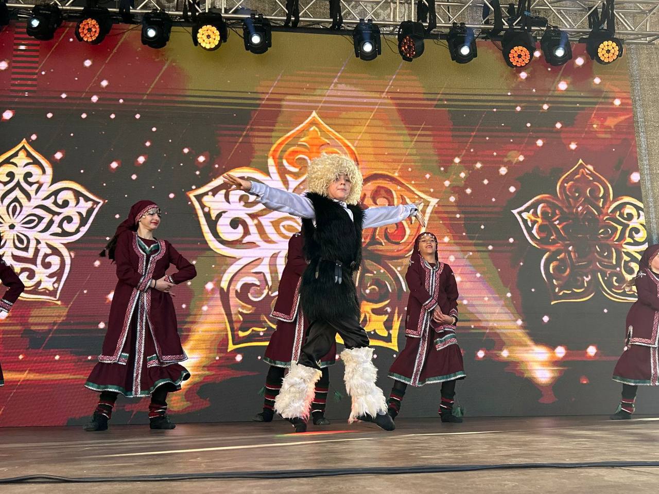 Евгений Моисеев: Советую завтра, 4 ноября, обязательно с друзьями, семьями, посетить в Кисловодске Фестиваль национального хлеба! Евгений Моисеев: Советую завтра, 4 ноября, обязательно с друзьями, семьями, посетить в Кисловодске Фестиваль национального хлеба!