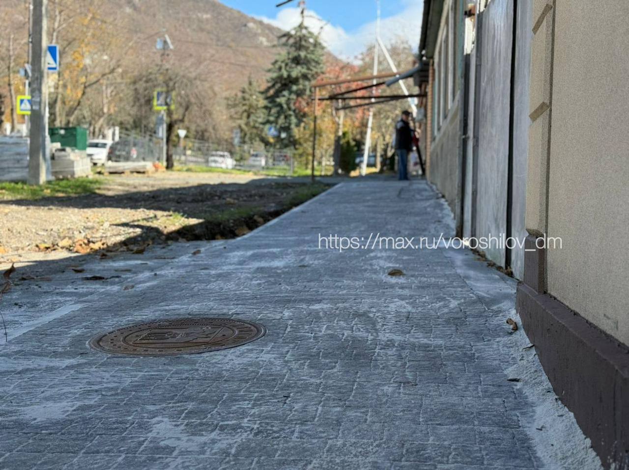 Дмитрий Ворошилов: За счет туристического налога идет благоустройство тротуаров по улице Пастухова, которое продолжает нашу работу по созданию единого дизайн-кода центра города и соединяет ранее благоустроенные пространства... Дмитрий Ворошилов: За счет туристического налога идет благоустройство тротуаров по улице Пастухова, которое продолжает нашу работу по созданию единого дизайн-кода центра города и соединяет ранее благоустроенные пространства...