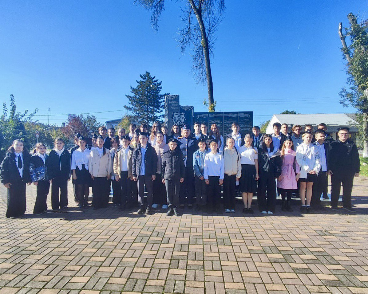 В Кировском округе сотрудники СКР приняли участие в памятных мероприятиях, приуроченных к празднованию Дня народного единства В Кировском округе сотрудники СКР приняли участие в памятных мероприятиях, приуроченных к празднованию Дня народного единства