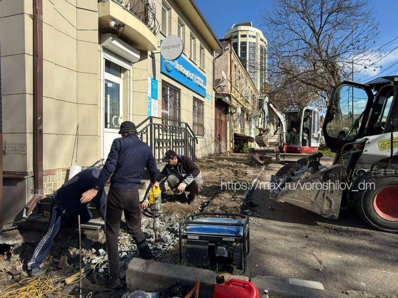 Дмитрий Ворошилов: За счет туристического налога идет благоустройство тротуаров по улице Пастухова, которое продолжает нашу работу по созданию единого дизайн-кода центра города и соединяет ранее благоустроенные пространства... Дмитрий Ворошилов: За счет туристического налога идет благоустройство тротуаров по улице Пастухова, которое продолжает нашу работу по созданию единого дизайн-кода центра города и соединяет ранее благоустроенные пространства...