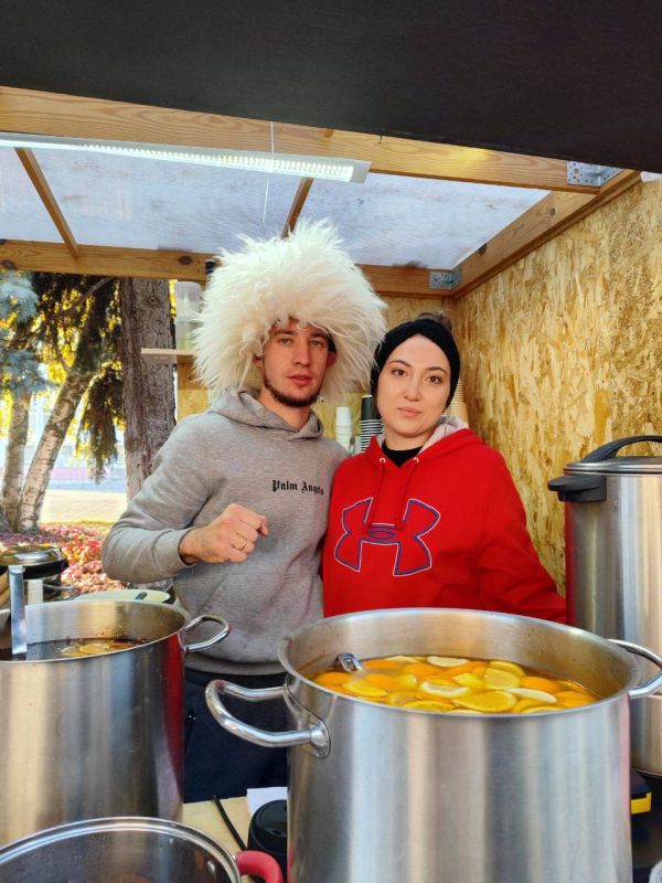 Калейдоскоп красок, вкусов и эмоций развернулся на площади Ленина в Пятигорске в День народного единства! Калейдоскоп красок, вкусов и эмоций развернулся на площади Ленина в Пятигорске в День народного единства!