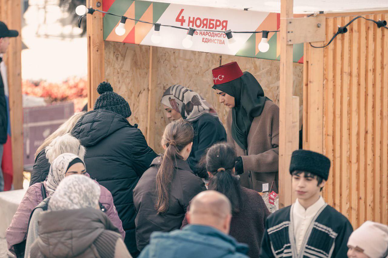 День народного единства в Пятигорске: песни, танцы, кухни, ремесла, краски и ритмы народов большой страны День народного единства в Пятигорске: песни, танцы, кухни, ремесла, краски и ритмы народов большой страны