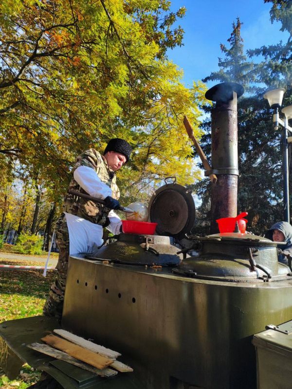 Калейдоскоп красок, вкусов и эмоций развернулся на площади Ленина в Пятигорске в День народного единства! Калейдоскоп красок, вкусов и эмоций развернулся на площади Ленина в Пятигорске в День народного единства!