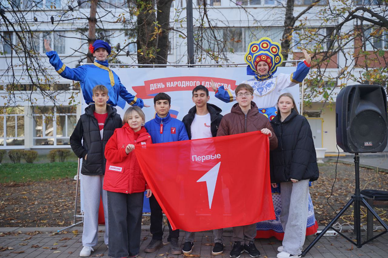Для жителей микрорайона улицы Октябрьской День народного единства прошёл и с пользой, и радостью! Для жителей микрорайона улицы Октябрьской День народного единства прошёл и с пользой, и радостью!