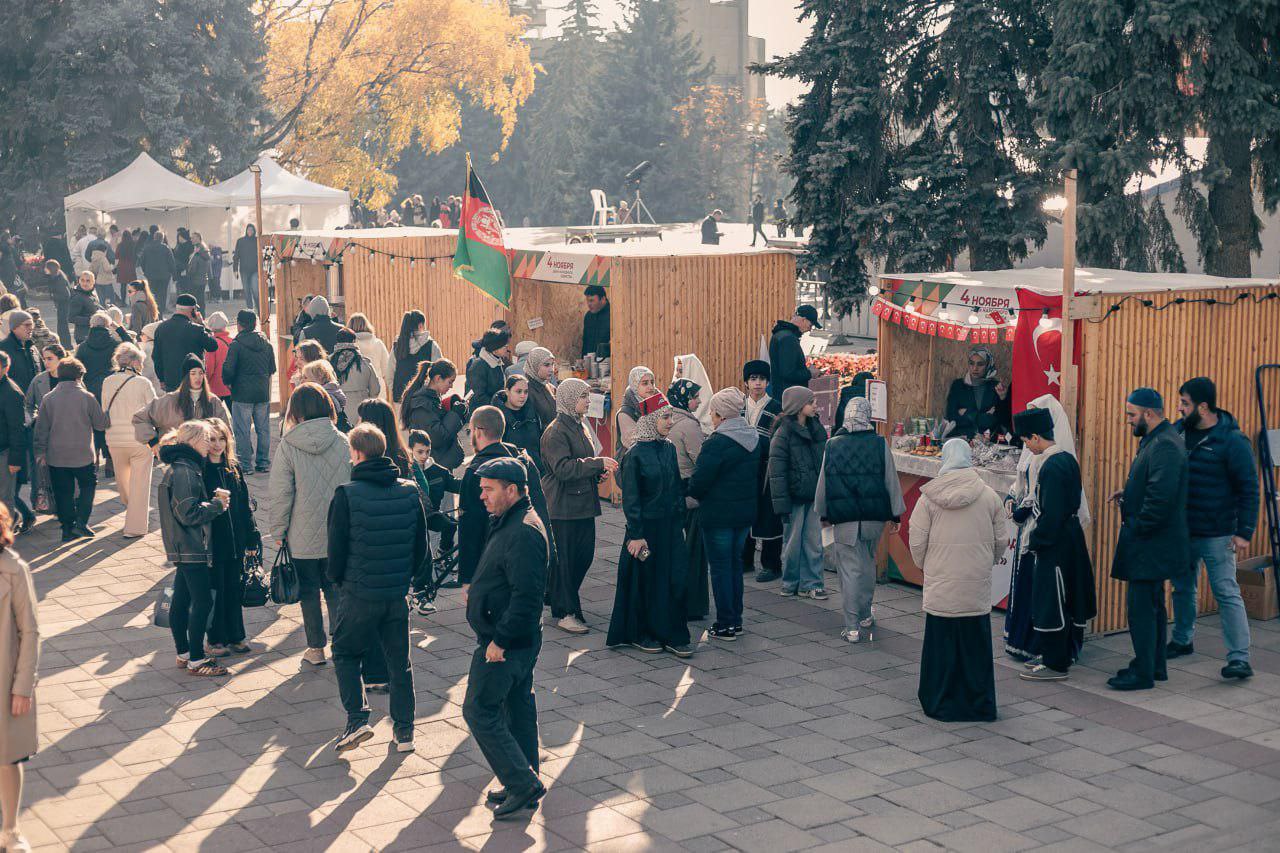 День народного единства в Пятигорске: песни, танцы, кухни, ремесла, краски и ритмы народов большой страны День народного единства в Пятигорске: песни, танцы, кухни, ремесла, краски и ритмы народов большой страны