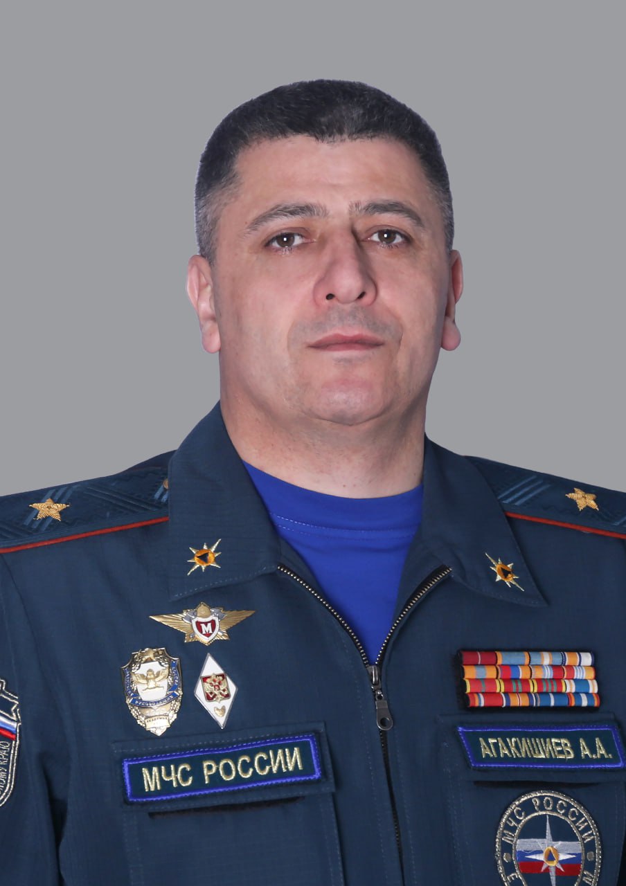 Поздравление исполняющего обязанности начальника МЧС Ставрополья генерал-майора внутренней службы Апреля Агакишиева с Днем народного единства