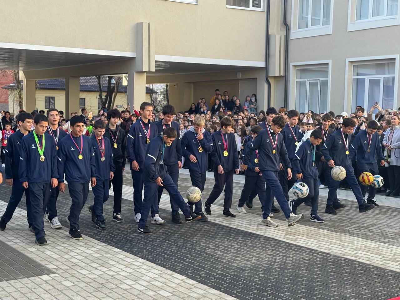 Евгений Моисеев: Старейшую школу Кисловодска открыли после капитального ремонта Евгений Моисеев: Старейшую школу Кисловодска открыли после капитального ремонта