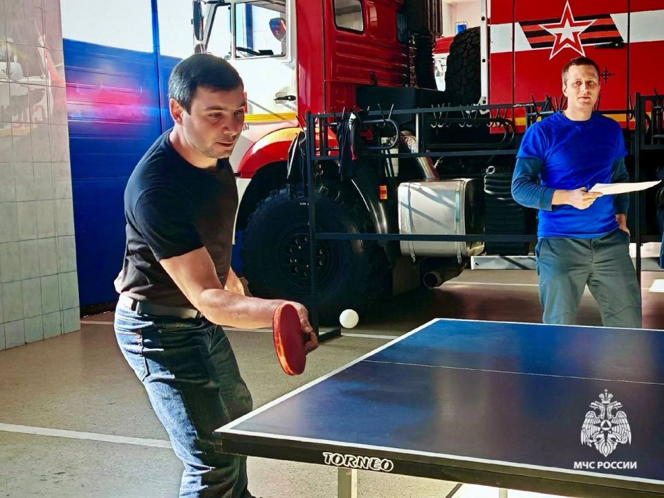 Праздник удался!. На минувших выходных в специализированной пожарно-спасательной части МЧС Ставрополья в честь Дня народного единства и 35летия МЧС России состоялись соревнования по настольному теннису среди сотрудников... Праздник удался!. На минувших выходных в специализированной пожарно-спасательной части МЧС Ставрополья в честь Дня народного единства и 35летия МЧС России состоялись соревнования по настольному теннису среди сотрудников...
