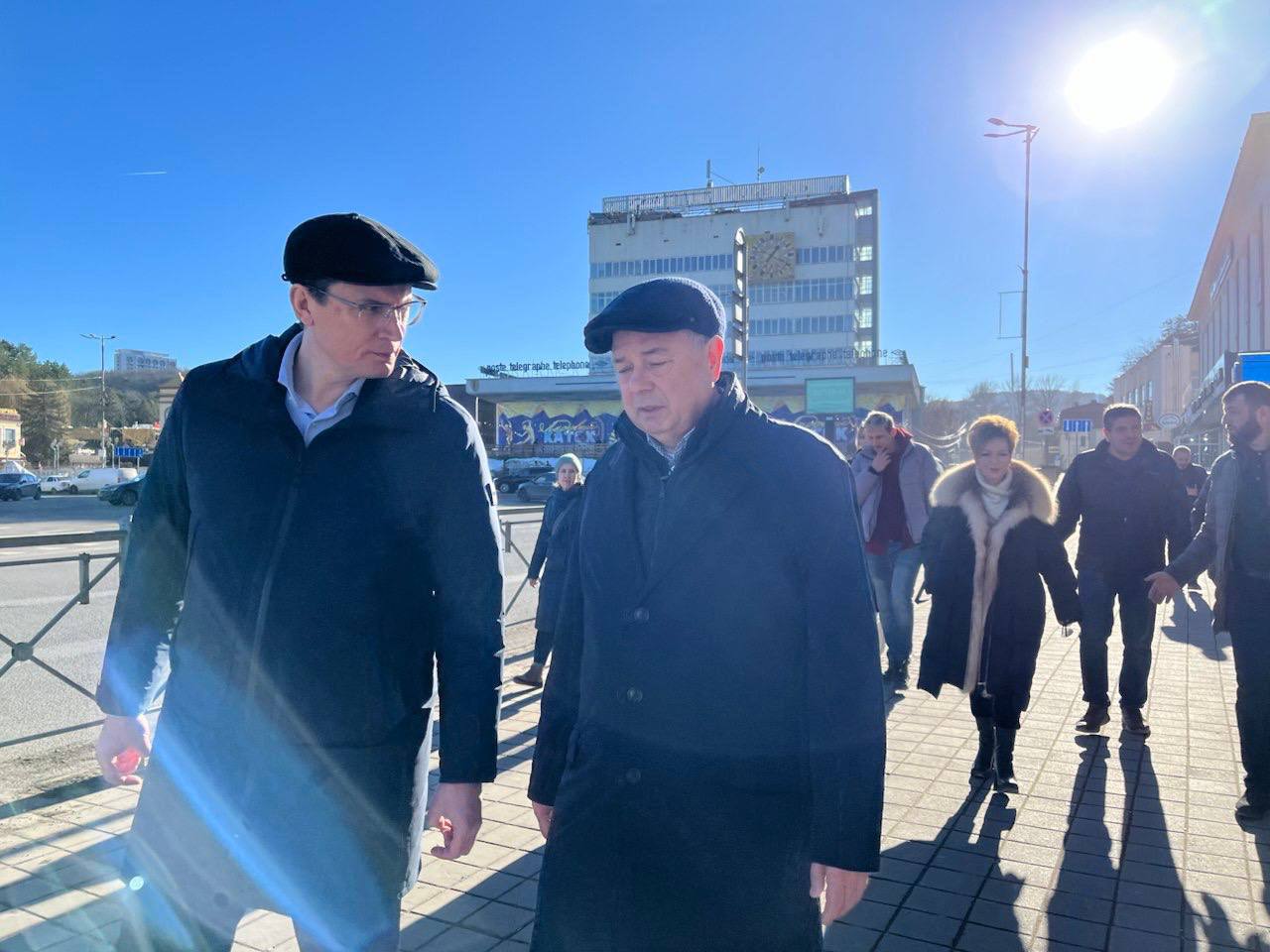 Евгений Моисеев: Дорогие друзья!. Почетному гражданину города Кисловодска Анатолию Дмитриевичу Артамонову - председателю Комитета Совета Федерации по бюджету и финансовым рынкам, Президент Социалистической Республики Вьетнам... Евгений Моисеев: Дорогие друзья!. Почетному гражданину города Кисловодска Анатолию Дмитриевичу Артамонову - председателю Комитета Совета Федерации по бюджету и финансовым рынкам, Президент Социалистической Республики Вьетнам...