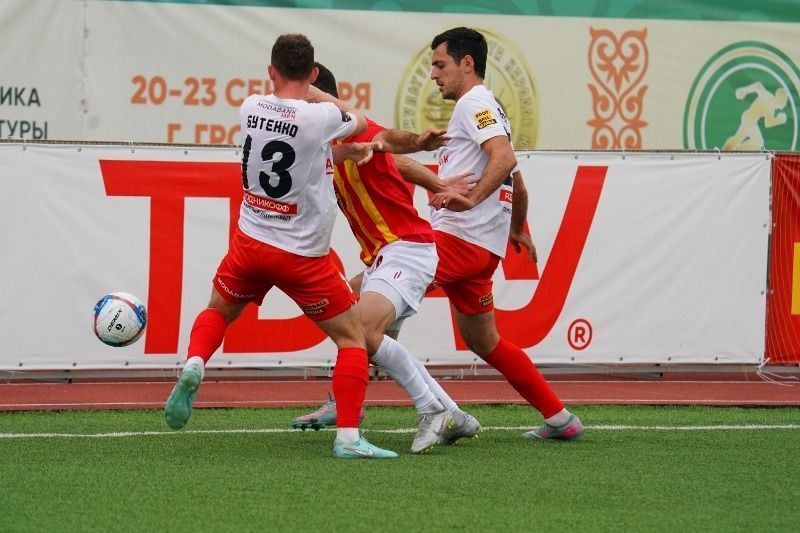 ФК «Машук-КМВ» благодаря победе над «Аланией» вернул лидерство в «Золоте» ФК «Машук-КМВ» благодаря победе над «Аланией» вернул лидерство в «Золоте»