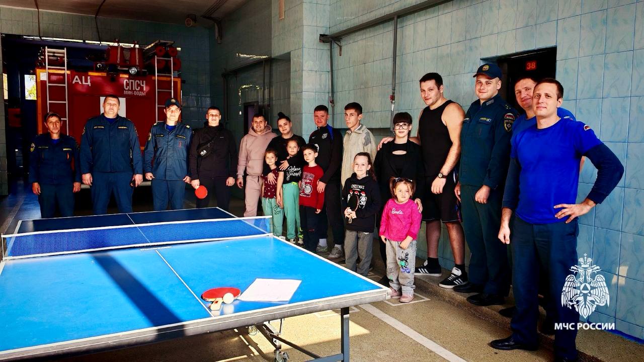 Праздник удался!. На минувших выходных в специализированной пожарно-спасательной части МЧС Ставрополья в честь Дня народного единства и 35летия МЧС России состоялись соревнования по настольному теннису среди сотрудников... Праздник удался!. На минувших выходных в специализированной пожарно-спасательной части МЧС Ставрополья в честь Дня народного единства и 35летия МЧС России состоялись соревнования по настольному теннису среди сотрудников...