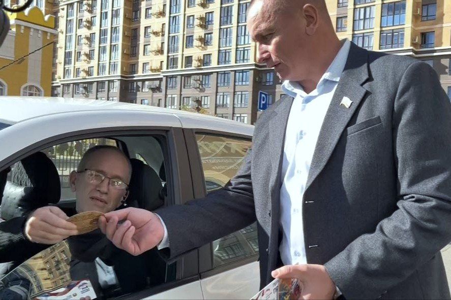 #депутатскаядеятельность. Георгий Колягин посетил открытие выставки ставропольского художника Александра Инячко «Сердце, потревоженное далью...». Иван Соловьев принял участие в профилактической акции «Ребенок в такси». ... #депутатскаядеятельность. Георгий Колягин посетил открытие выставки ставропольского художника Александра Инячко «Сердце, потревоженное далью...». Иван Соловьев принял участие в профилактической акции «Ребенок в такси». ...