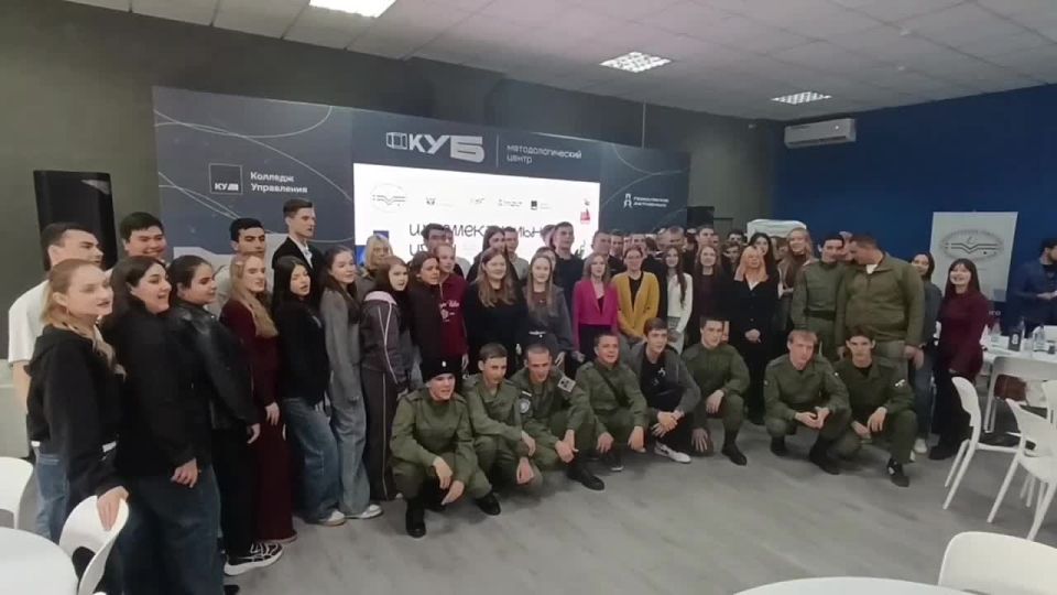 Восемь команд студентов ВУЗов и СУЗов состязались в знаниях избирательного законодательства