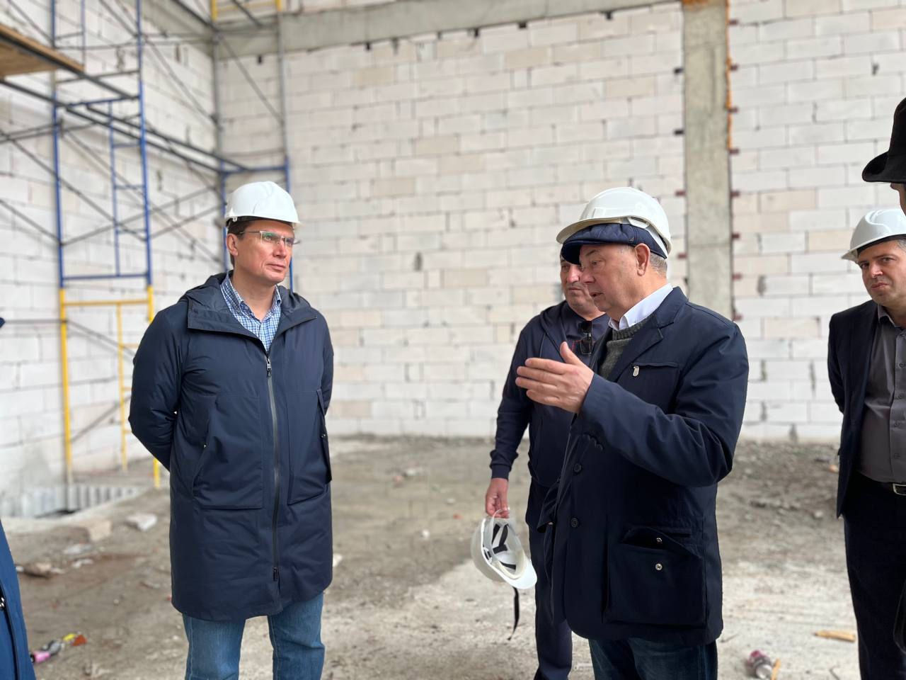 Евгений Моисеев: Дорогие друзья!. Почетному гражданину города Кисловодска Анатолию Дмитриевичу Артамонову - председателю Комитета Совета Федерации по бюджету и финансовым рынкам, Президент Социалистической Республики Вьетнам... Евгений Моисеев: Дорогие друзья!. Почетному гражданину города Кисловодска Анатолию Дмитриевичу Артамонову - председателю Комитета Совета Федерации по бюджету и финансовым рынкам, Президент Социалистической Республики Вьетнам...