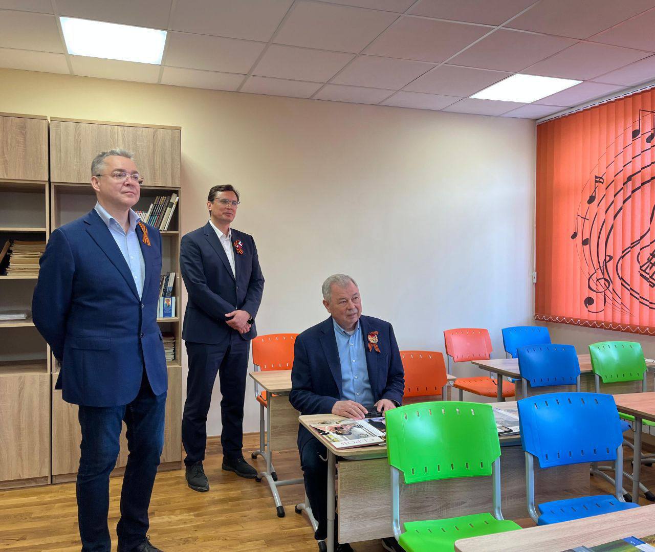 Евгений Моисеев: Дорогие друзья!. Почетному гражданину города Кисловодска Анатолию Дмитриевичу Артамонову - председателю Комитета Совета Федерации по бюджету и финансовым рынкам, Президент Социалистической Республики Вьетнам... Евгений Моисеев: Дорогие друзья!. Почетному гражданину города Кисловодска Анатолию Дмитриевичу Артамонову - председателю Комитета Совета Федерации по бюджету и финансовым рынкам, Президент Социалистической Республики Вьетнам...