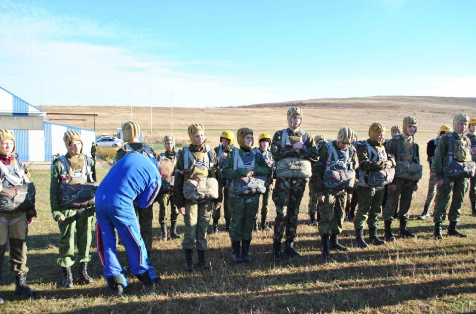 #депутатскаядеятельность. Георгий Колягин посетил открытие выставки ставропольского художника Александра Инячко «Сердце, потревоженное далью...». Иван Соловьев принял участие в профилактической акции «Ребенок в такси». ... #депутатскаядеятельность. Георгий Колягин посетил открытие выставки ставропольского художника Александра Инячко «Сердце, потревоженное далью...». Иван Соловьев принял участие в профилактической акции «Ребенок в такси». ...