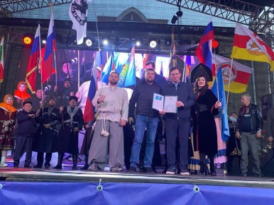 Евгений Моисеев: На главной сцене Фестиваля представители всех национальных общин города поздравили жителей и гостей Кисловодска с праздником