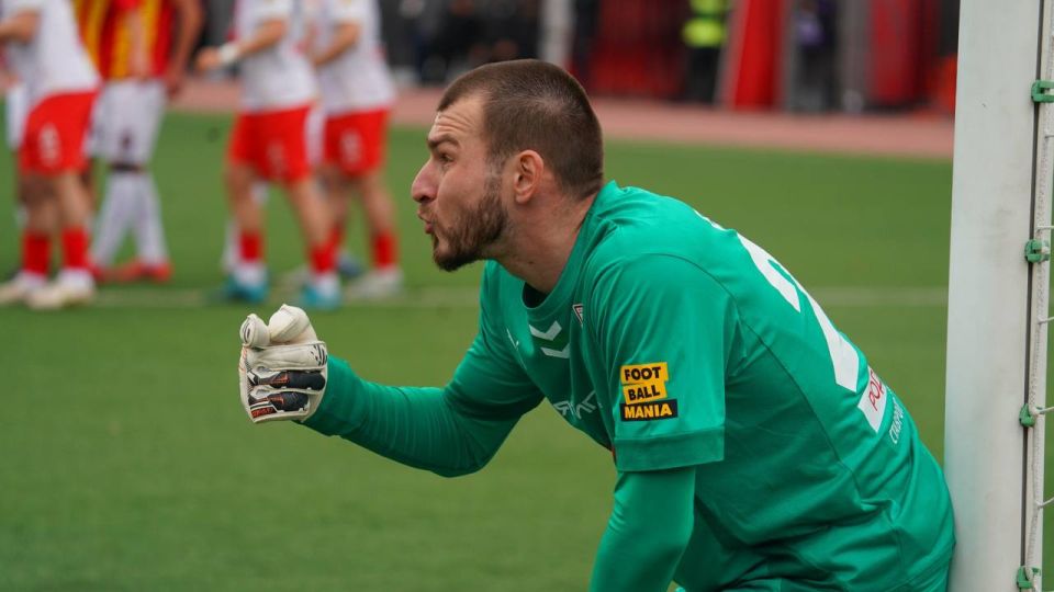 «Машук» снова первый. В 16-м туре первенства России по футболу в «золотой» группе дивизиона «А» второй лиги «Машук-КМВ» на выезде мерился силами с владикавказской «Аланией» «Машук» снова первый. В 16-м туре первенства России по футболу в «золотой» группе дивизиона «А» второй лиги «Машук-КМВ» на выезде мерился силами с владикавказской «Аланией»