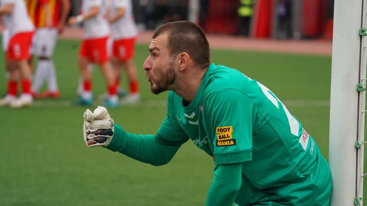 «Машук» снова первый. В 16-м туре первенства России по футболу в «золотой» группе дивизиона «А» второй лиги «Машук-КМВ» на выезде мерился силами с владикавказской «Аланией» «Машук» снова первый. В 16-м туре первенства России по футболу в «золотой» группе дивизиона «А» второй лиги «Машук-КМВ» на выезде мерился силами с владикавказской «Аланией»