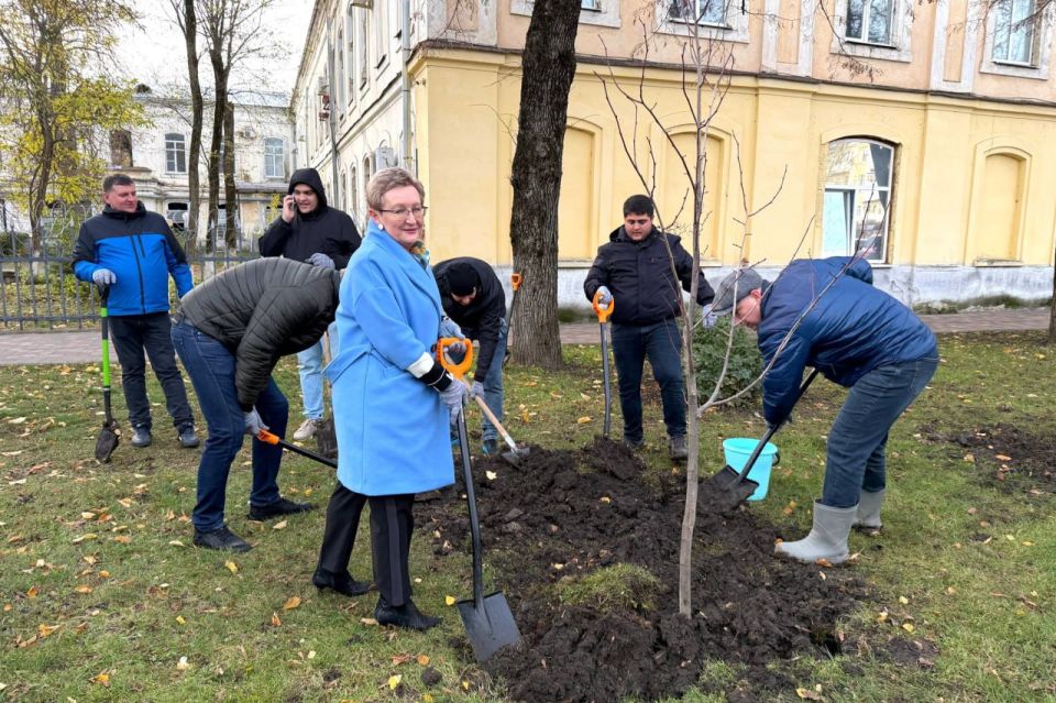 #депутатскаядеятельность. Георгий Колягин посетил открытие выставки ставропольского художника Александра Инячко «Сердце, потревоженное далью...». Иван Соловьев принял участие в профилактической акции «Ребенок в такси». ... #депутатскаядеятельность. Георгий Колягин посетил открытие выставки ставропольского художника Александра Инячко «Сердце, потревоженное далью...». Иван Соловьев принял участие в профилактической акции «Ребенок в такси». ...