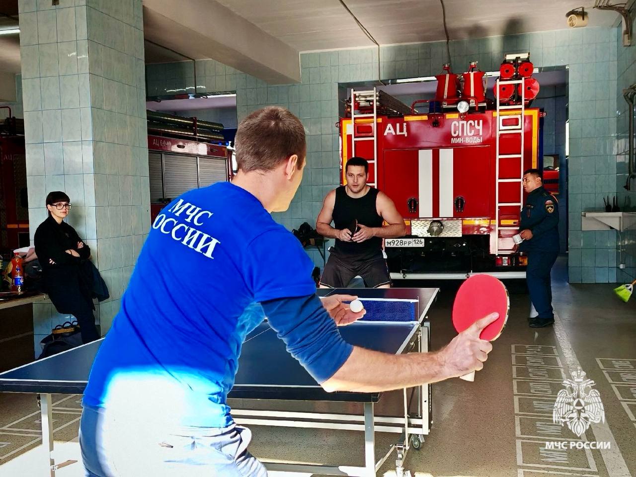 Праздник удался!. На минувших выходных в специализированной пожарно-спасательной части МЧС Ставрополья в честь Дня народного единства и 35летия МЧС России состоялись соревнования по настольному теннису среди сотрудников... Праздник удался!. На минувших выходных в специализированной пожарно-спасательной части МЧС Ставрополья в честь Дня народного единства и 35летия МЧС России состоялись соревнования по настольному теннису среди сотрудников...