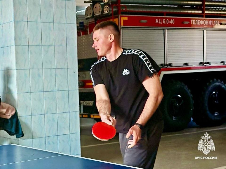 Праздник удался!. На минувших выходных в специализированной пожарно-спасательной части МЧС Ставрополья в честь Дня народного единства и 35летия МЧС России состоялись соревнования по настольному теннису среди сотрудников... Праздник удался!. На минувших выходных в специализированной пожарно-спасательной части МЧС Ставрополья в честь Дня народного единства и 35летия МЧС России состоялись соревнования по настольному теннису среди сотрудников...