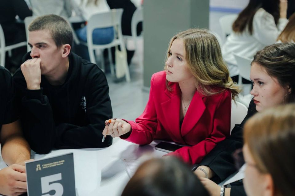 Восемь команд студентов ВУЗов и СУЗов состязались в знаниях избирательного законодательства Восемь команд студентов ВУЗов и СУЗов состязались в знаниях избирательного законодательства