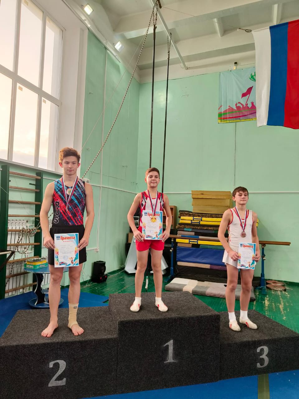 Прыжки в Светлограде. В Светлограде прошли краевые соревнования по прыжкам на акробатической дорожке, посвященные памяти акробатов города Прыжки в Светлограде. В Светлограде прошли краевые соревнования по прыжкам на акробатической дорожке, посвященные памяти акробатов города