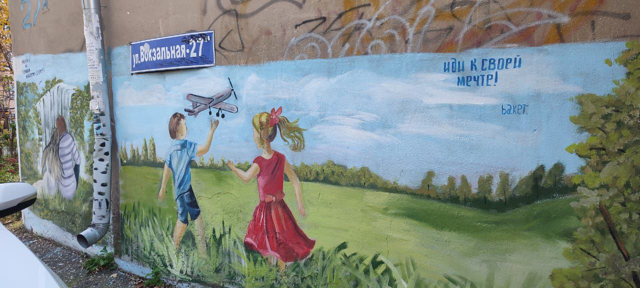 Яркие краски курортного дворика