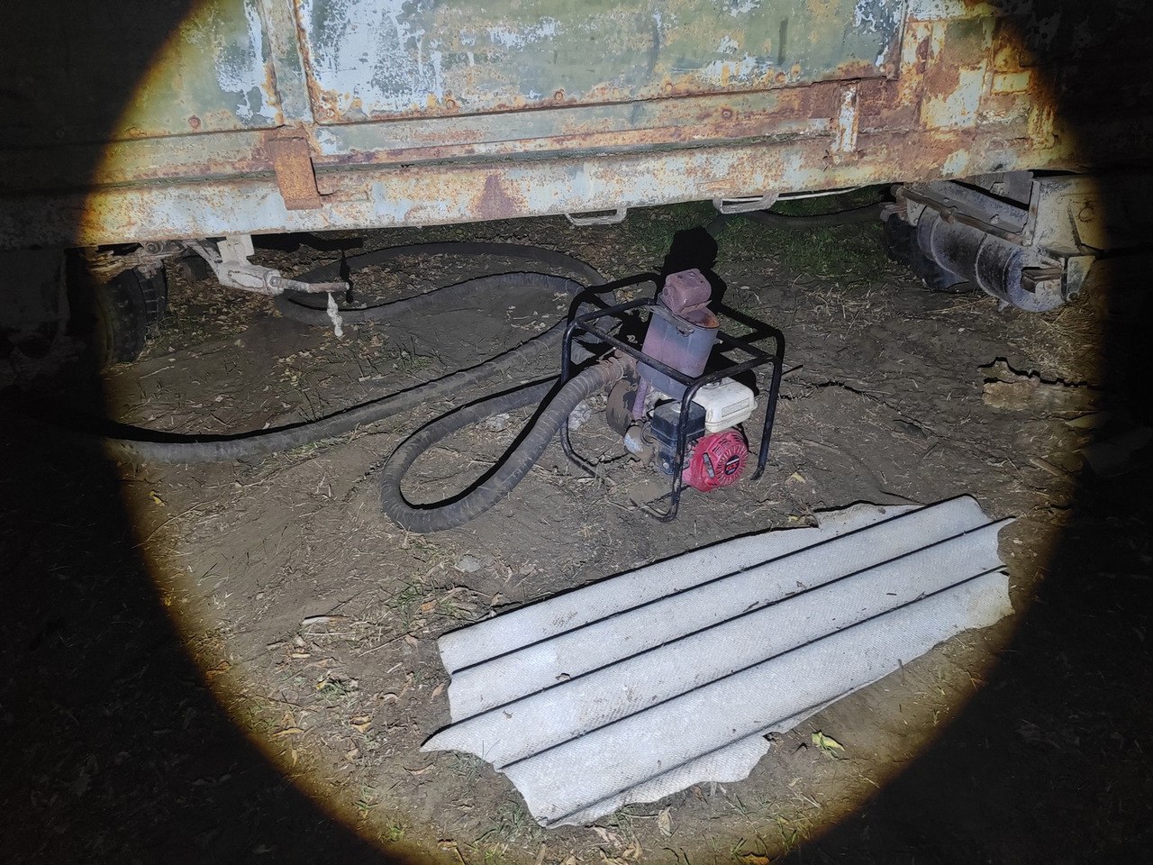 В Ставропольском крае возбудили уголовное дело по факту покушения на кражу порядка 23 тонн нефтепродуктов из промысловых скважин Нефтекумского округа В Ставропольском крае возбудили уголовное дело по факту покушения на кражу порядка 23 тонн нефтепродуктов из промысловых скважин Нефтекумского округа