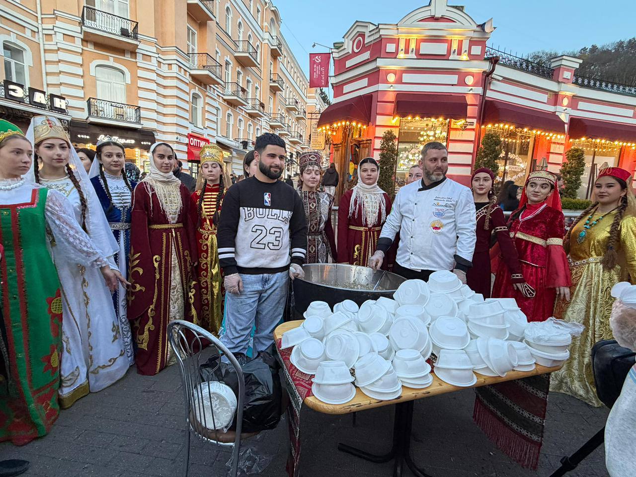 Евгений Моисеев: Более 5 тыс порций кисловодской народной каши со смыслом раздали на Фестивале хлеба в Кисловодске