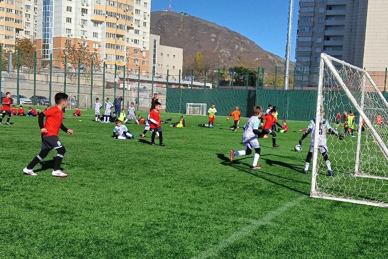 «Золотая осень» в Пятигорске: юные футболисты показали класс! «Золотая осень» в Пятигорске: юные футболисты показали класс!