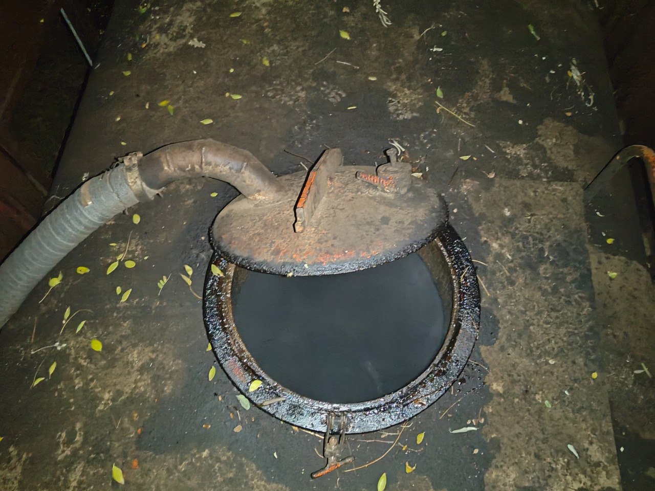 Ставропольцы пытались украсть 23 тонны нефти из скважин Нефтекумского округа Ставропольцы пытались украсть 23 тонны нефти из скважин Нефтекумского округа