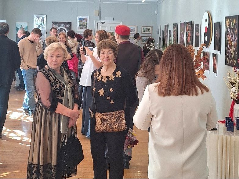 Выставку-размышление «Связь времен» впервые представили в Пятигорске Выставку-размышление «Связь времен» впервые представили в Пятигорске