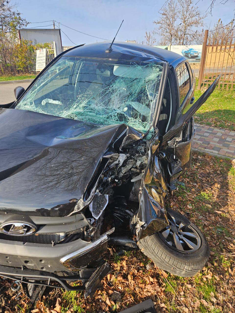 В Ставрополе небезопасный маневр перестроения привел к столкновению автомобилей, пострадал водитель В Ставрополе небезопасный маневр перестроения привел к столкновению автомобилей, пострадал водитель