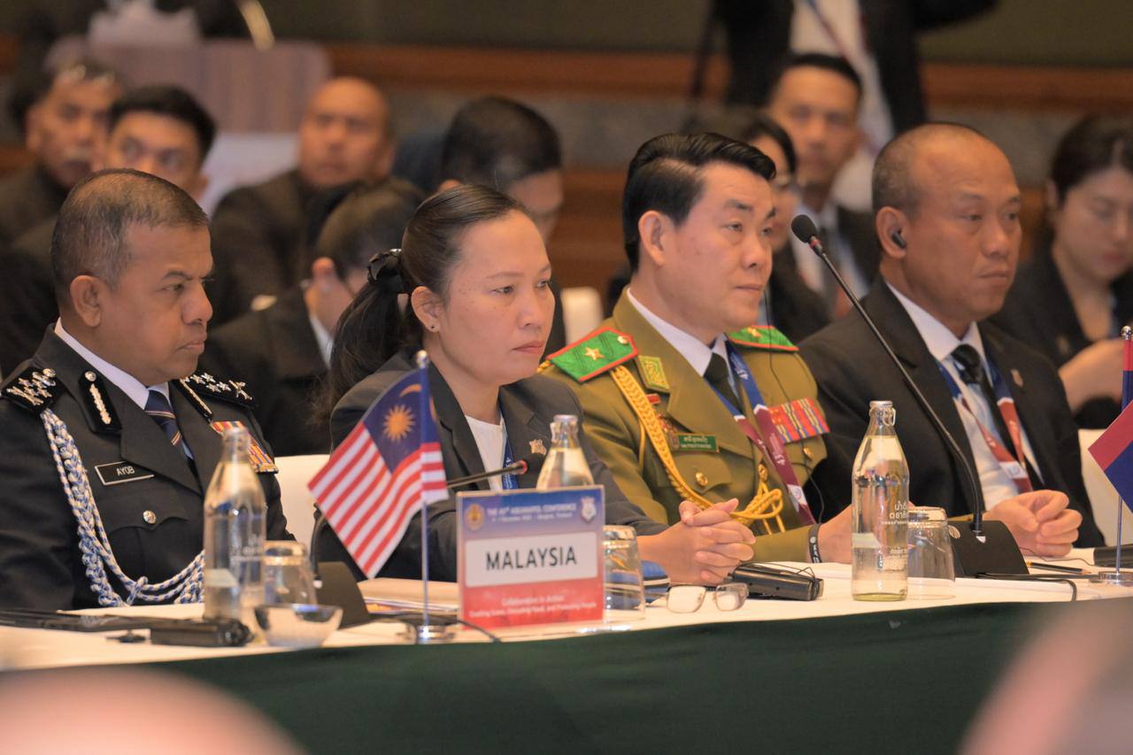 Ирина Волк: Фото заключительного дня 43-й конференции АСЕАНОПОЛ в Бангкоке, в работе которой приняла участие делегация Министерства внутренних дел Российской Федерации под руководством нашего Министра Владимира Колокольцева Ирина Волк: Фото заключительного дня 43-й конференции АСЕАНОПОЛ в Бангкоке, в работе которой приняла участие делегация Министерства внутренних дел Российской Федерации под руководством нашего Министра Владимира Колокольцева