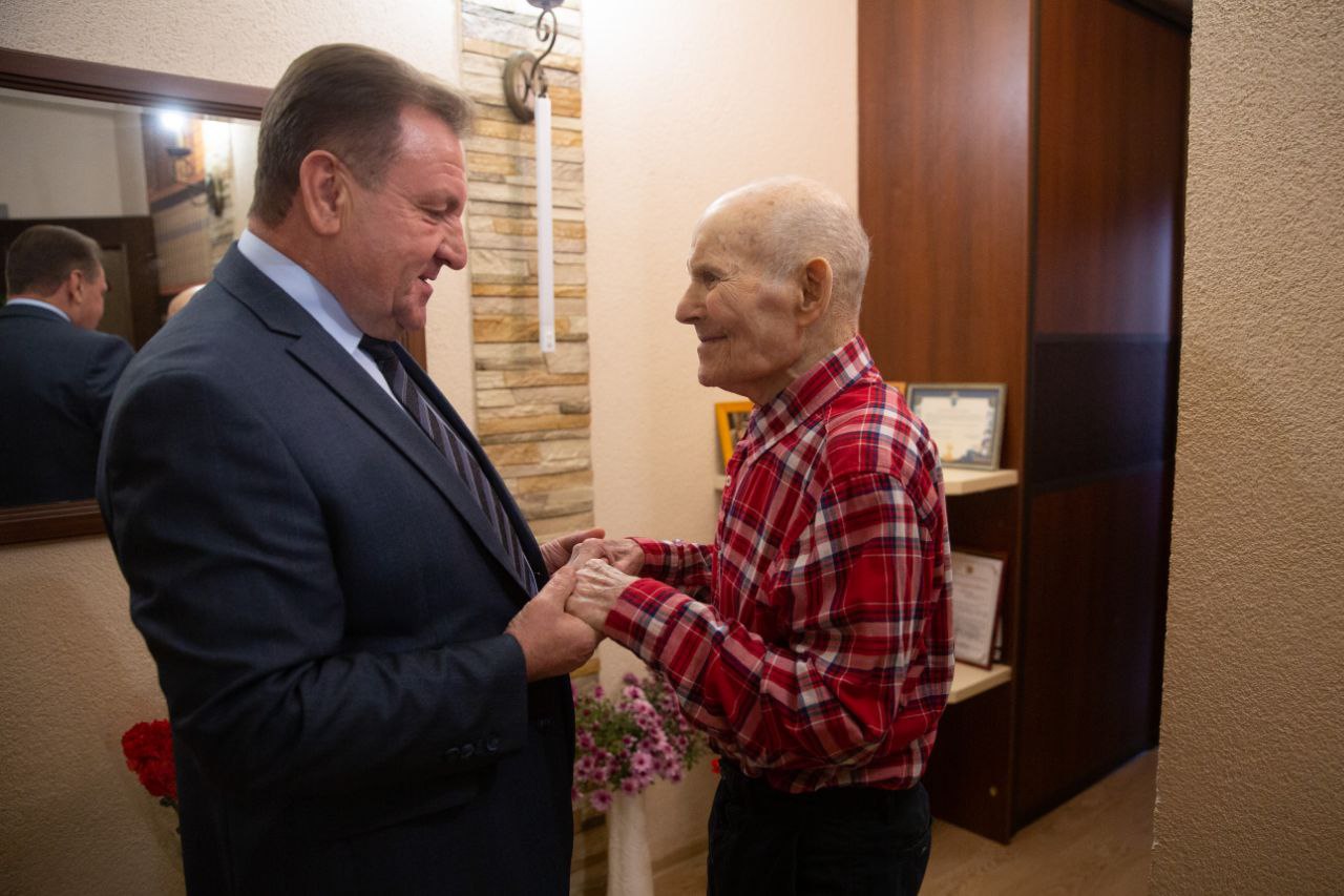 Иван Ульянченко: Поздравил с днем рождения нашего героя, ветерана Великой Отечественной войны Дмитрия Назаровича Скоробогача