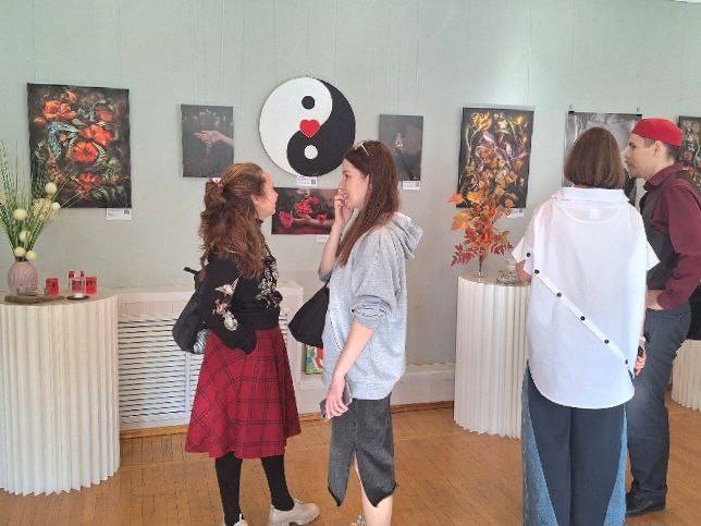 Выставку-размышление «Связь времен» впервые представили в Пятигорске Выставку-размышление «Связь времен» впервые представили в Пятигорске