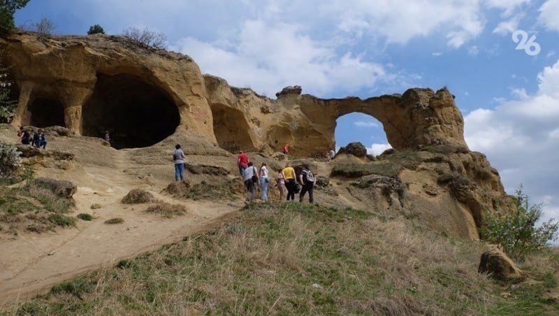 Гору Кольцо разрушили и восстановили в фильме «Папины дочки. Мама вернулась»