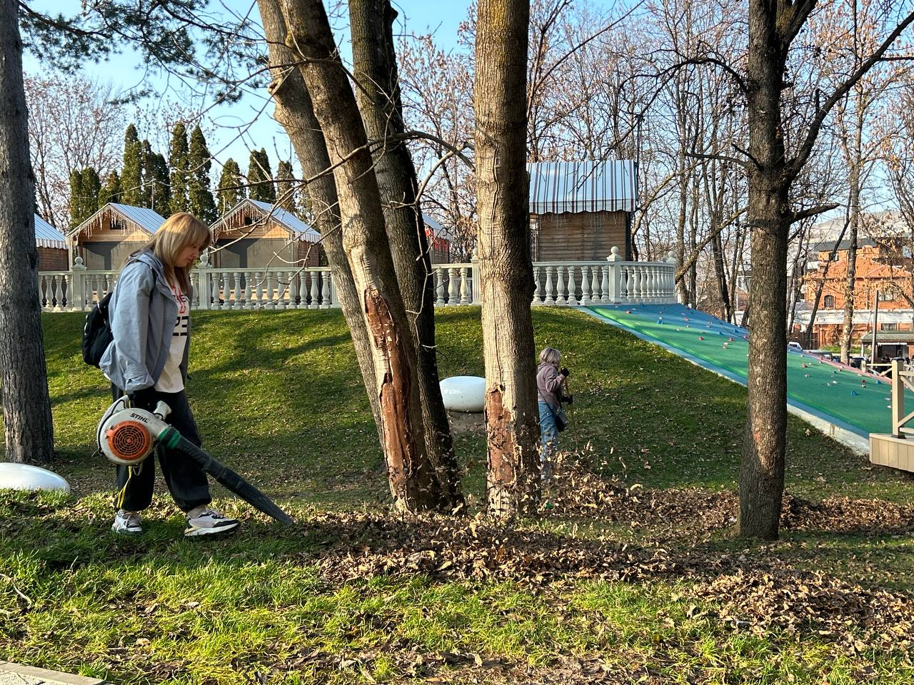 В рамках городской экологической программы «ЧИСТО Кисловодск» продолжается череда субботников В рамках городской экологической программы «ЧИСТО Кисловодск» продолжается череда субботников