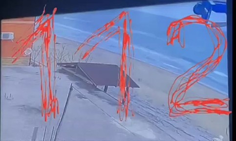 Момент падения вертолета на дом в Дагестане