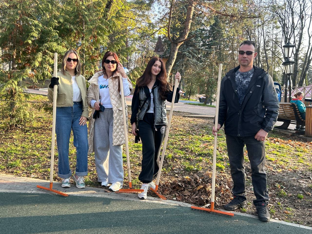 В рамках городской экологической программы «ЧИСТО Кисловодск» продолжается череда субботников В рамках городской экологической программы «ЧИСТО Кисловодск» продолжается череда субботников