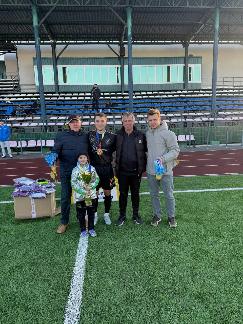 Трофей для «Ударника». В Изобильном прошел розыгрыш краевой Лиги чемпионов городов и районов по футболу Трофей для «Ударника». В Изобильном прошел розыгрыш краевой Лиги чемпионов городов и районов по футболу