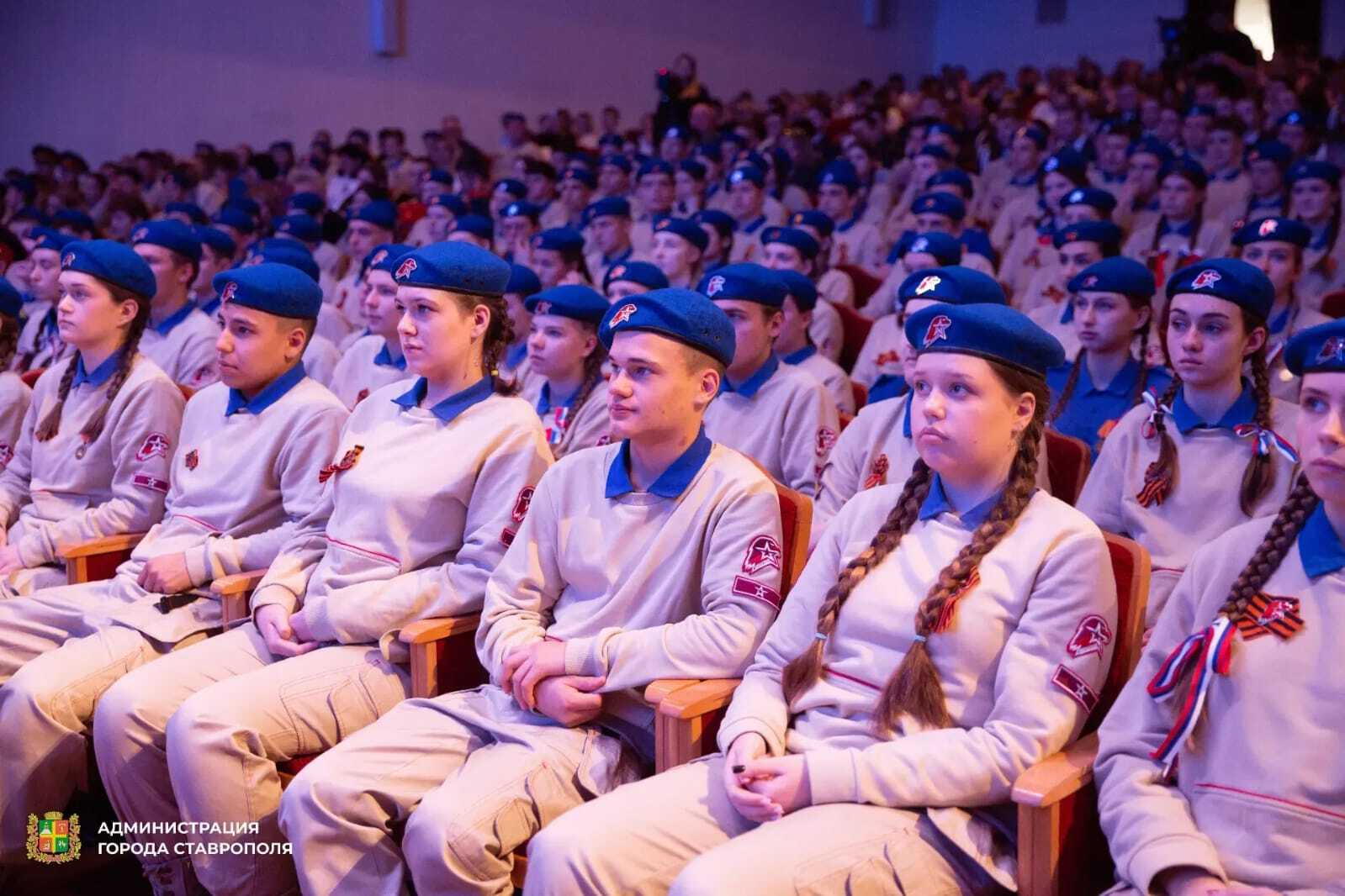 В Ставрополе состоялась церемония вручения медалей «За участие в военном параде в ознаменование 80-летия Победы в Великой Отечественной войне 1941–1945 гг.». Награды получили юнармейцы, принимавшие участие в парадных... В Ставрополе состоялась церемония вручения медалей «За участие в военном параде в ознаменование 80-летия Победы в Великой Отечественной войне 1941–1945 гг.». Награды получили юнармейцы, принимавшие участие в парадных...
