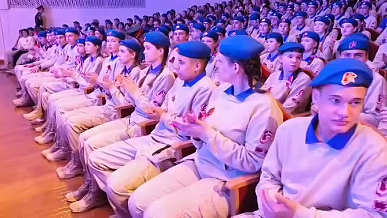 Иван Ульянченко: Сегодня, в ознаменование 80-летия Победы в Великой Отечественной войне, вручили медали юнармейцам, принявшим участие в военном параде