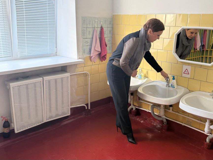 Заместитель главы администрации Пятигорска проверила состояние детского сада «Аленушка» после обращения родителей Заместитель главы администрации Пятигорска проверила состояние детского сада «Аленушка» после обращения родителей