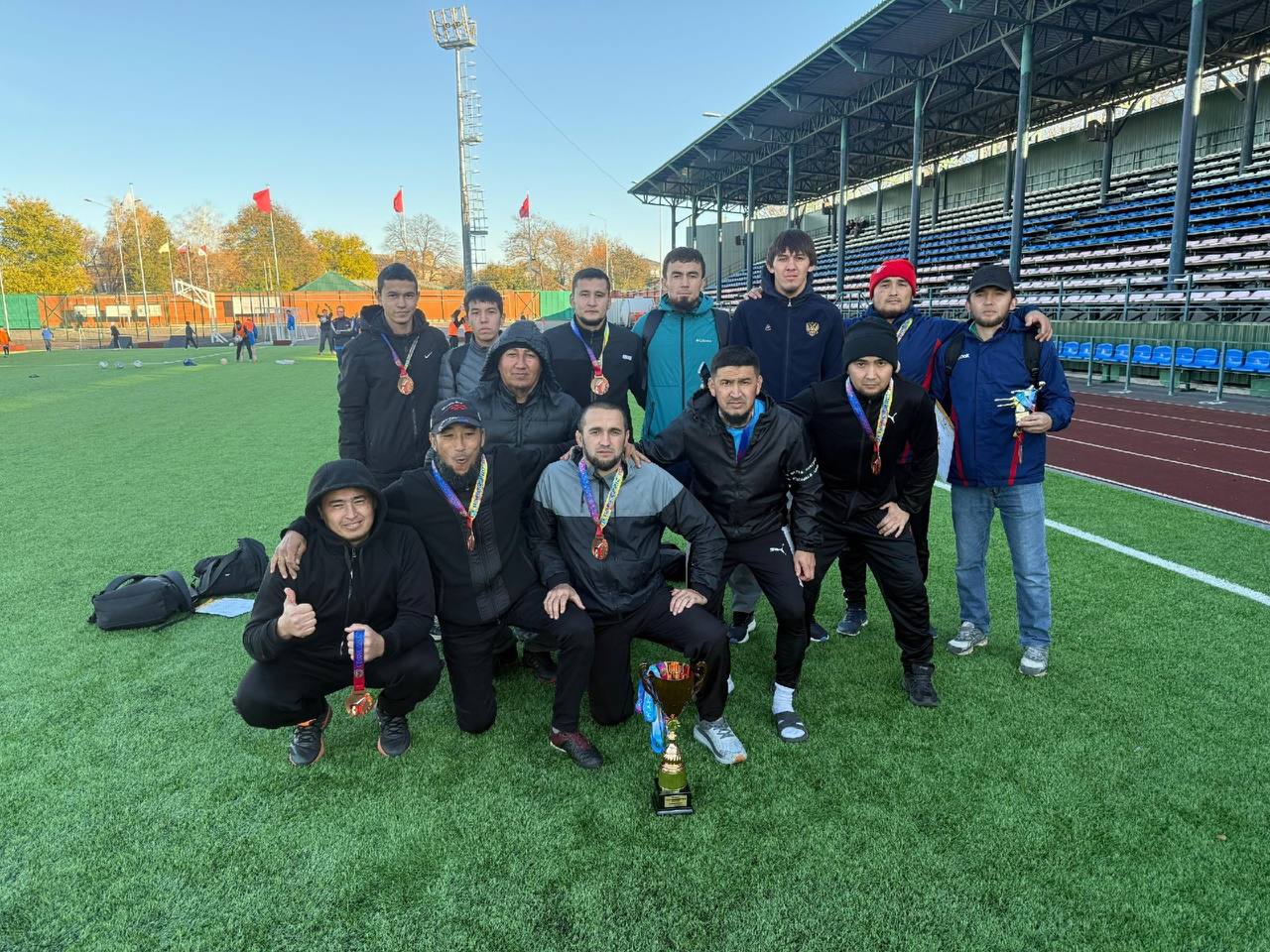 Трофей для «Ударника». В Изобильном прошел розыгрыш краевой Лиги чемпионов городов и районов по футболу Трофей для «Ударника». В Изобильном прошел розыгрыш краевой Лиги чемпионов городов и районов по футболу