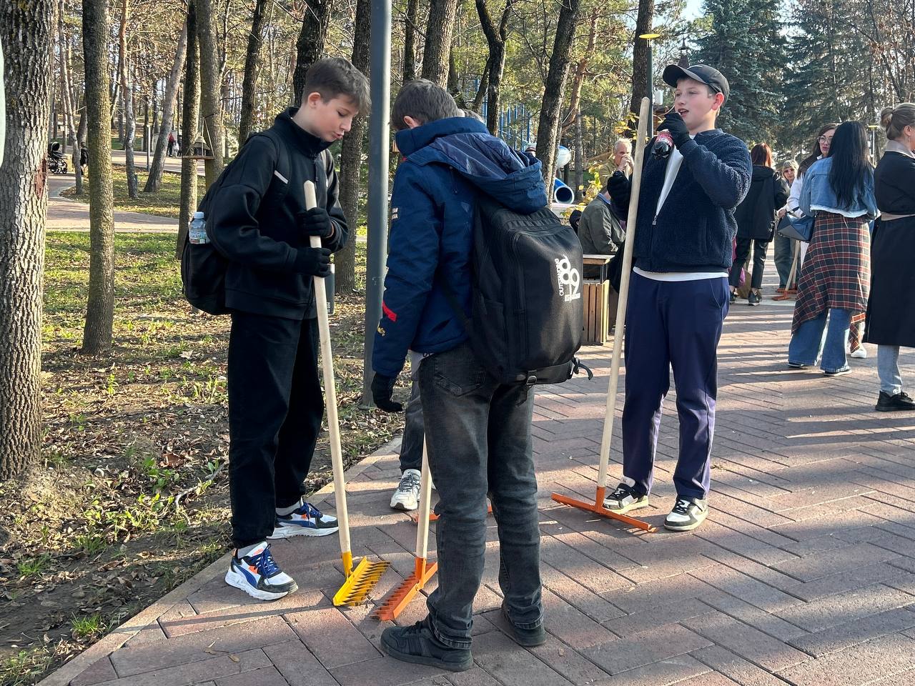В рамках городской экологической программы «ЧИСТО Кисловодск» продолжается череда субботников В рамках городской экологической программы «ЧИСТО Кисловодск» продолжается череда субботников