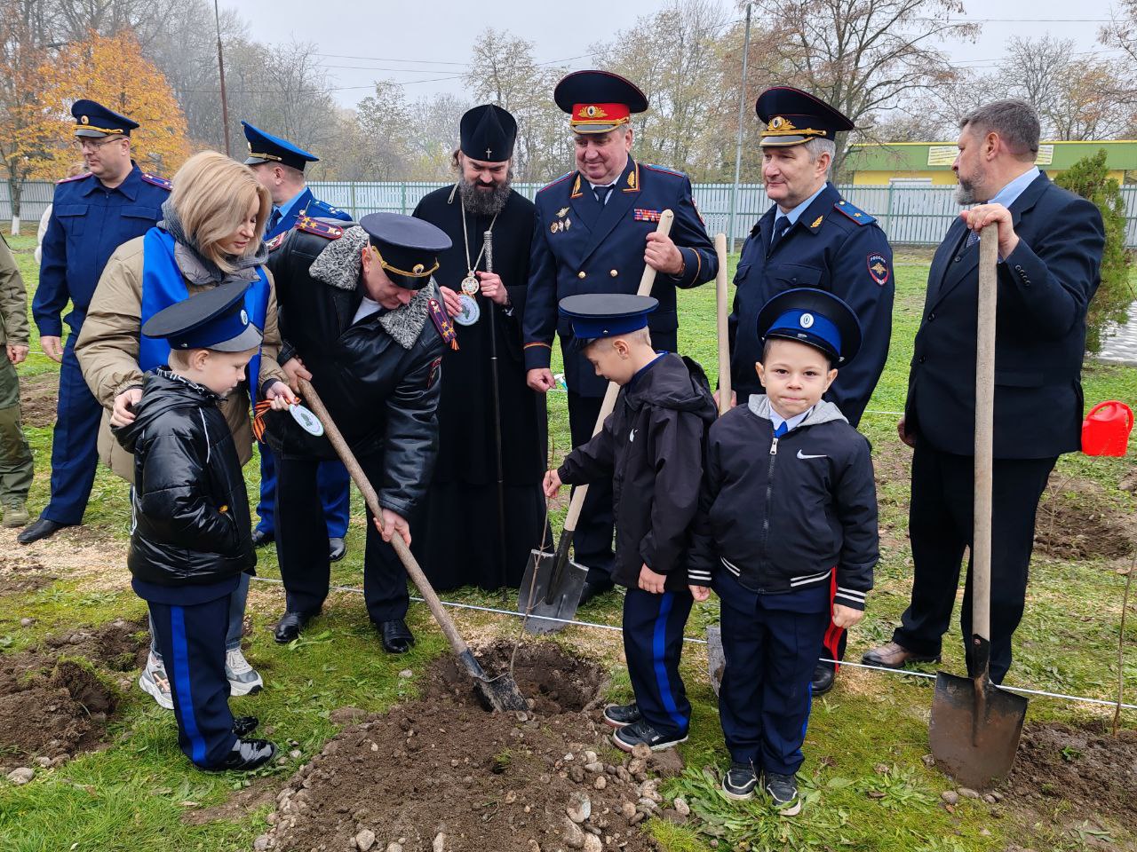 В Кировском округе прошло мероприятие, посвященное Дню памяти сотрудников органов внутренних дел Российской Федерации, погибших при исполнении служебных обязанностей В Кировском округе прошло мероприятие, посвященное Дню памяти сотрудников органов внутренних дел Российской Федерации, погибших при исполнении служебных обязанностей
