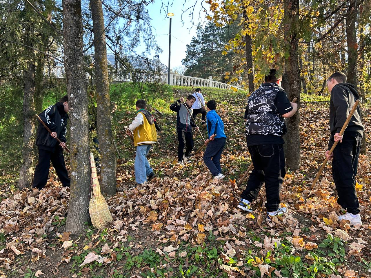 В рамках городской экологической программы «ЧИСТО Кисловодск» продолжается череда субботников В рамках городской экологической программы «ЧИСТО Кисловодск» продолжается череда субботников